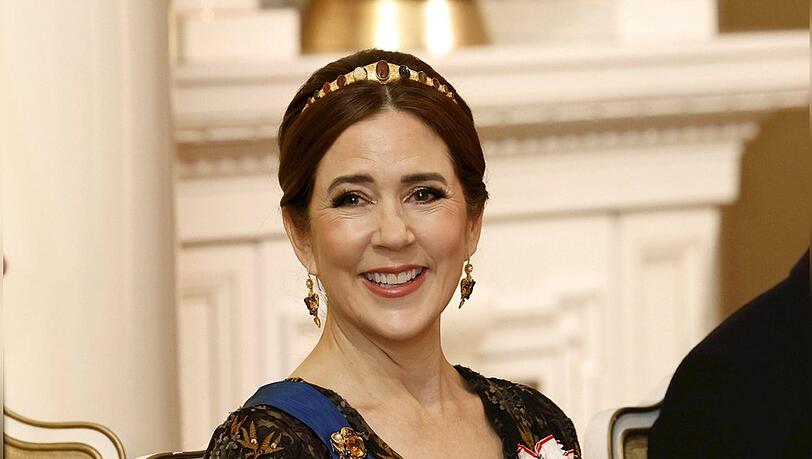 F&uuml;r das Dinner im Pr&auml;sidentenpalast in Helsinki w&auml;hlte K&ouml;nigin Mary eine Tiara, die Christian VIII. einst seiner Frau schenkte.
