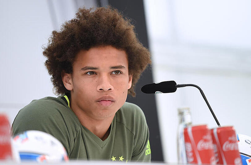 Leroy Sané bei der Pressekonferenz des DFB-Teams am Freitag in Ascona.