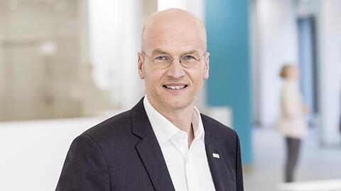 Harald Kröger, Bosch-Geschäftsführer, ist verantwortlich für den neuen Geschäftsbereich "Cross-Domain Computing Solutions". Der weltgrößte Zulieferer Bosch führt sämtliche Bereiche, die mit Fahrzeugelektronik und -software zu tun haben, unter einem Dach zusammen.