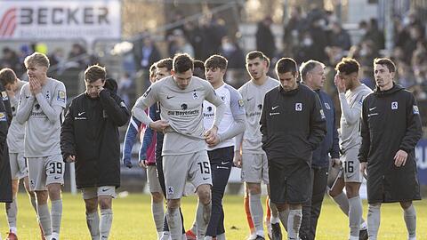 Letzten Endes doch nur Frust: Der TSV 1860 um Torjäger Marcel Bär (M.) gab auch in Meppen den Sieg noch aus der Hand.
