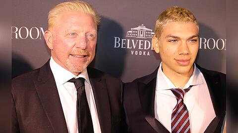 Boris Becker (li.) mit seinem Sohn Elias auf dem roten Teppich.