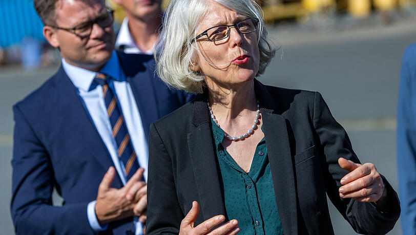 Margaretha Sudhof (SPD) ist die Maskensonderbeauftragte. Der Gesundheitsausschuss des Bundestages hat sie zu einem Fachgespräch eingeladen. Margaretha Sudhof (SPD) ist die Maskensonderbeauftragte. Der Gesundheitsausschuss des Bundestages hat sie zu einem Fachgespräch eingeladen.