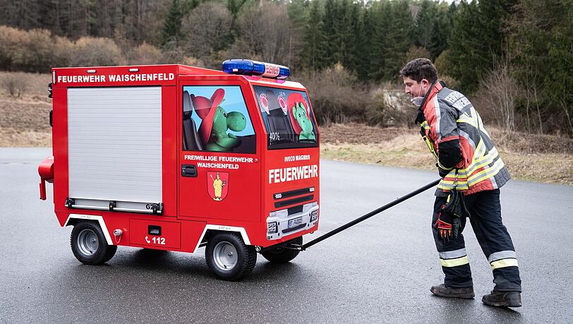 Die Feuerwehr im fränkischen Waischenfeld hat ein eigens gebautes Miniatur-Feuerwehrauto für die Kinderfeuerwehr. (Archivbild)