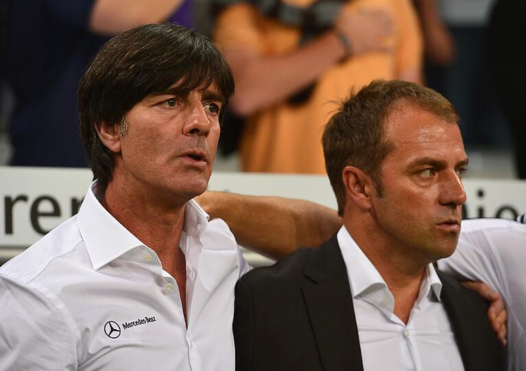 Das Happyend? Nach dem Schweden-Fauxpas gewinnt das DFB-Team alle Quali-Spiele. WM: kann kommen! &bdquo;Wir streben einen Titel an&ldquo;, sagt Löw. Das Aber: &bdquo;Die Leute, die sagen, dass nur Deutschland den Titel gewinnen kann, sind Märchenerzähler. Um einen Titel zu gewinnen, muss ganz viel passen.&ldquo;
