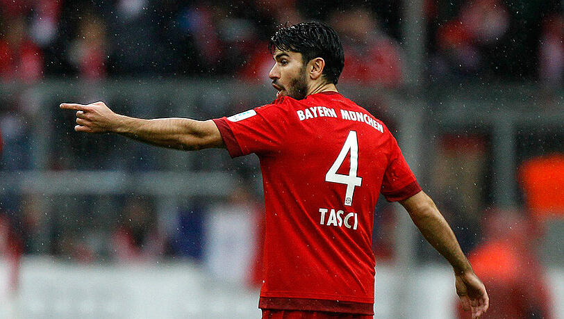 Bayerns Neuzugang Serdar Tasci durfte gegen Darmstadt von Beginn an spielen, überzeugte allerdings nicht und sah beim Gegentreffer nicht gut aus. Bayerns Neuzugang Serdar Tasci durfte gegen Darmstadt von Beginn an spielen, überzeugte allerdings nicht und sah beim Gegentreffer nicht gut aus.