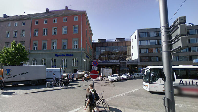 Am Hauptbahnhof am Ausgang zur Arnulfstraße ist ein Pärchen in Streit geraten. Die Bundespolizei musste eingreifen. Am Hauptbahnhof am Ausgang zur Arnulfstraße ist ein Pärchen in Streit geraten. Die Bundespolizei musste eingreifen.