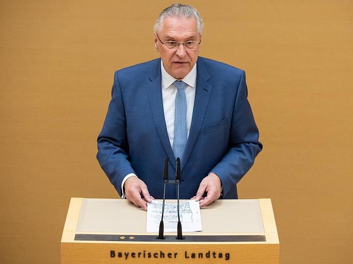 Joachim Herrmann (CSU), Innenminister von Bayern, spricht im Landtag. Foto: Sven Hoppe/dpa
