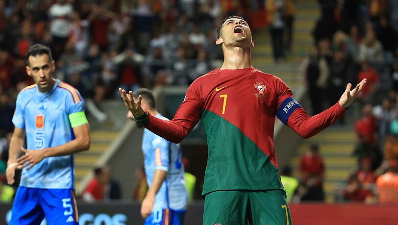 Portugals Cristiano Ronaldo ärgert sich nach einer verpassten Torchance.