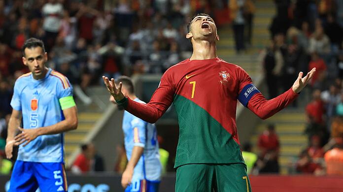 Portugals Cristiano Ronaldo ärgert sich nach einer verpassten Torchance.