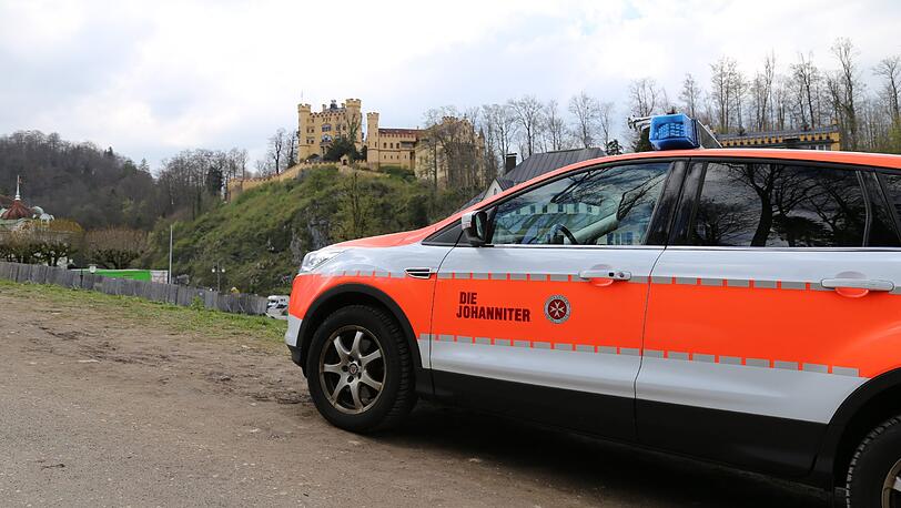 Am Schloss Neuschwanstein wurden bei einem schweren Unfall mit einer Pferdekutsche vier Menschen verletzt - die Fotos vom Unfallort...