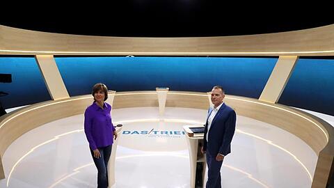 Die Moderatoren Maybrit Illner (ZDF) und Oliver Köhr (ARD) im Studio Berlin Adlershof.