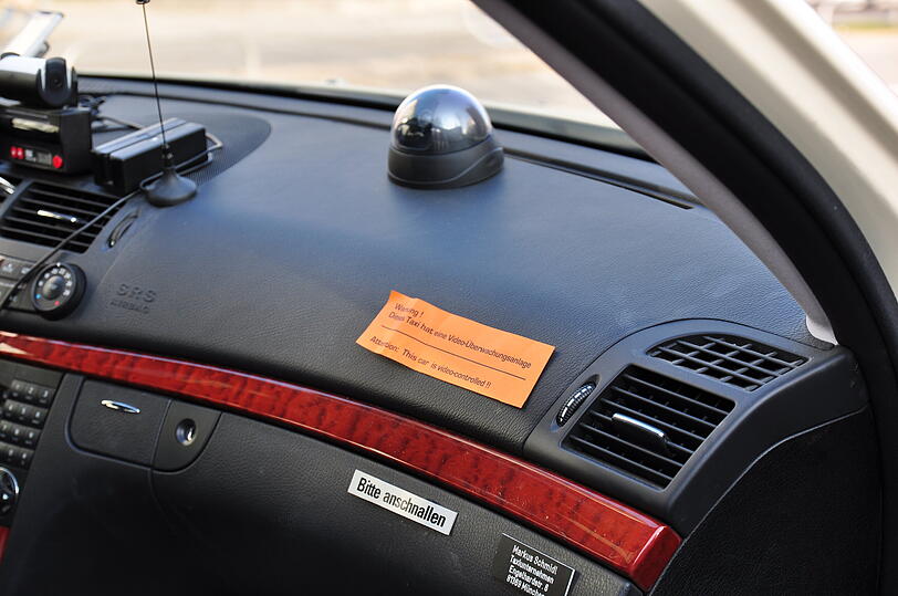 Mit dieser Kamera überwacht der Taxler seinen Fahrgastraum