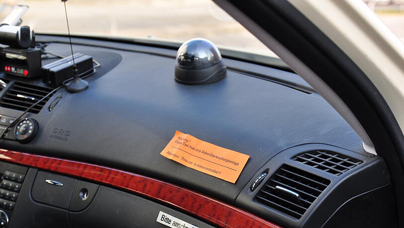 Mit dieser Kamera überwacht der Taxler seinen Fahrgastraum Mit dieser Kamera überwacht der Taxler seinen Fahrgastraum