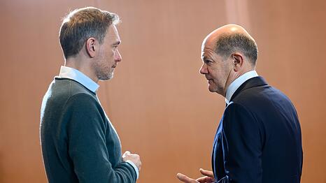 Christian Lindner und Olaf Scholz. Der Bundeskanzler schaltet sich in die stockenden Haushaltsgespräche ein.