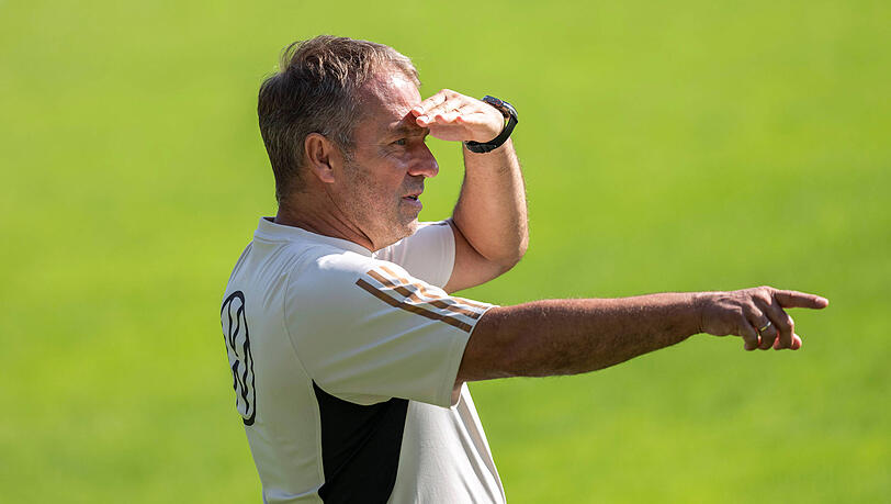 Geht sein Weg zum FC Barcelona? Ex-Bayern-Coach Hansi Flick lernt wohl bereits Spanisch.