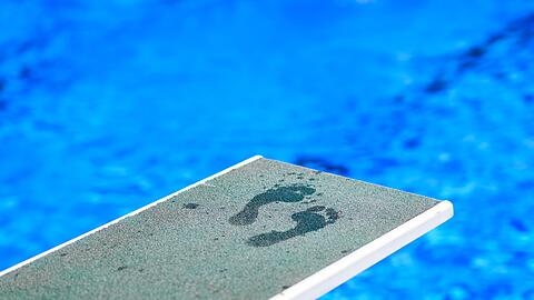Je nach Region dauert der Weg ins nächste Freibad deutlich länger. (Symbolbild)