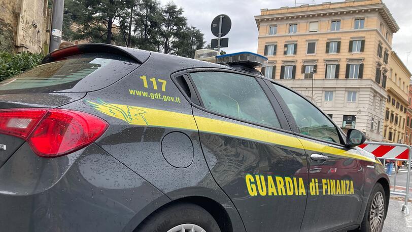 Betroffen sind laut Finanzpolizei unter anderem illegale Zugänge zu kostenpflichtigen Angeboten von mehreren bekannten Streaminganbietern. (Symbolbild) Betroffen sind laut Finanzpolizei unter anderem illegale Zugänge zu kostenpflichtigen Angeboten von mehreren bekannten Streaminganbietern. (Symbolbild)