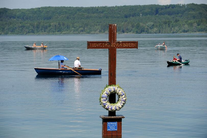 Das Gedenkkreuz im Starnberger See.