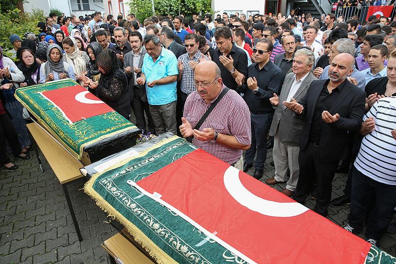 In der Trauer vereint: Die türkisch-islamische Gemeinde hat der Opfer des OEZ-Amokläufers gedacht - die Bilder.