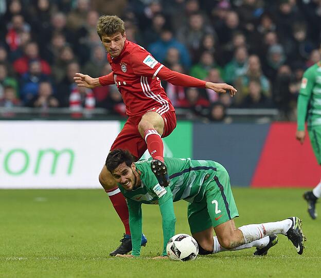 THOMAS MÜLLER: NOTE 5. Von Ancelotti über den grünen Klee gelobt, fand er bei den Grün-Weißen eigentlich die Räume, die er braucht. Doch sein Spiel war nicht effektiv und zielführend genug. Wenige Ballkontakte. Ancelotti nahm den Weiter-Glücklosen nach 62 Minuten vom Feld.