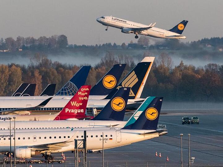 Lufthansa-Maschinen während des jüngsten Flugbegleiter-Streiks am Flughafen München.