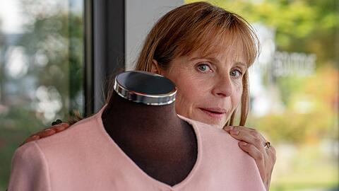 "Heute f&auml;ngt mein neues Leben an": Die Kleptomanin Amelie (Julia J&auml;ger) bringt das gestohlene Kleid zur&uuml;ck.