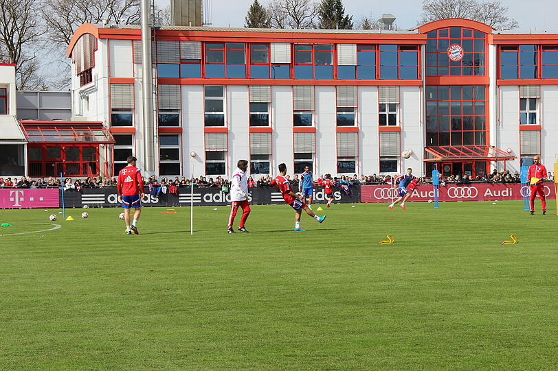 Am Dienstag gab's an der Säbener Straße ein öffentliche Trainingseinheit. Hier gibt's die Bilder!