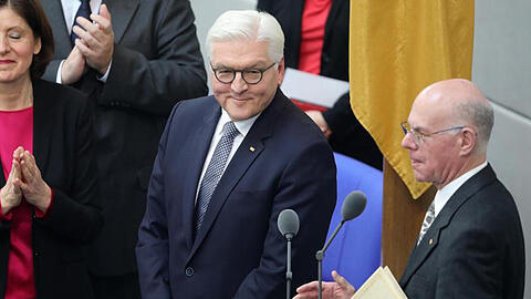 Der neue Bundespräsident lächelt.