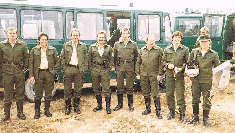Aus den 80er-Jahren: Robert Kopp (4.v.l.) mit Kollegen zum Schutz der Baustelle der WAA Wackersdorf. Aus den 80er-Jahren: Robert Kopp (4.v.l.) mit Kollegen zum Schutz der Baustelle der WAA Wackersdorf.