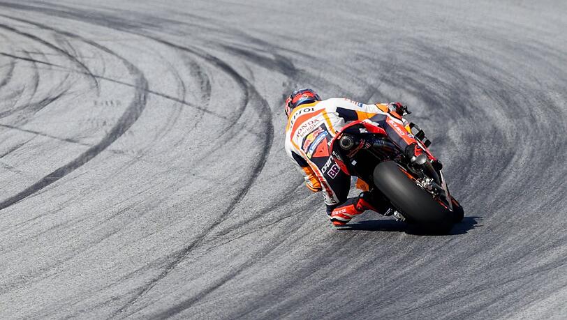 Abfahrt: Stefan Bradl ist das deutsche Aushängeschild im Motorradsport. Er ist Testfahrer für Honda in der MotoGP. Am Wochenende startet die Rennklasse in die neue Saison. Abfahrt: Stefan Bradl ist das deutsche Aushängeschild im Motorradsport. Er ist Testfahrer für Honda in der MotoGP. Am Wochenende startet die Rennklasse in die neue Saison.
