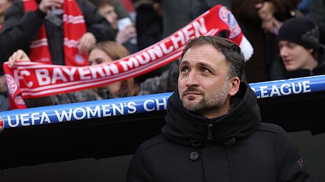 Bayern-Trainer Jos&eacute; Barcala vermittelt seinen Spielerinnen Selbstvertrauen.
