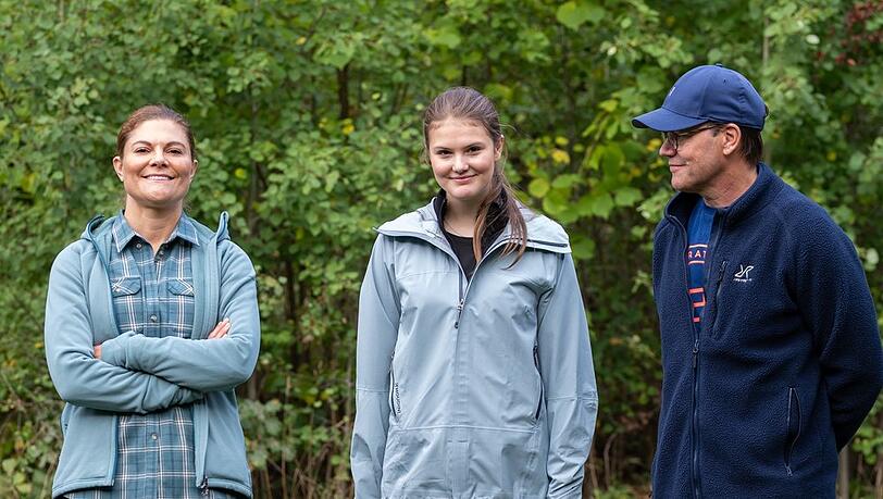 Kronprinzessin Victoria, Prinzessin Estelle und Prinz Daniel genossen Zeit in der Natur. Kronprinzessin Victoria, Prinzessin Estelle und Prinz Daniel genossen Zeit in der Natur.