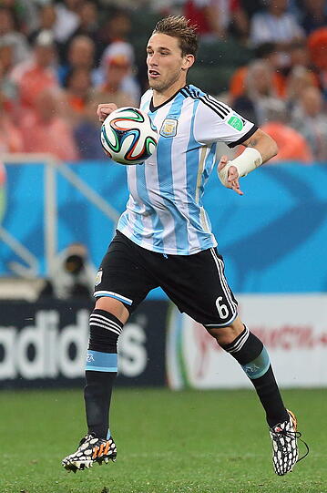 ...Biglia blieb dagegen blass bisher, darf für den schwachen Fernando Gago ran. Ansonsten: Klose-Teamkollege bei Lazio Rom. Das war&rsquo;s aber auch schon mit den Auffälligkeiten. Punkt für Deutschland. Stand: 5,5:1,5
