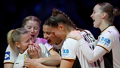 Gr&ouml;&szlig;ter Erfolg seit 1993: Handballerinnen gewinnen Silber.