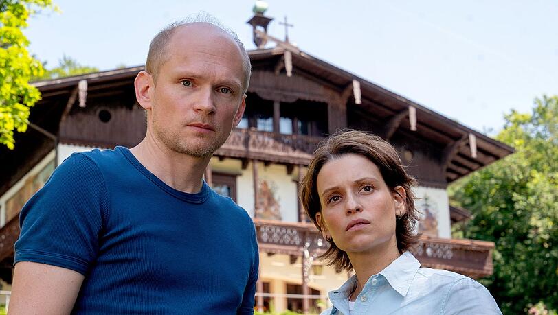 Das Ermittler-Duo Kawig-Schuster (Bernhard Conrad und Kristin Suckow) löst seinen zweiten Fall. Der Thüringen-Krimi um eine besondere Ermittlungsarbeit bietet ambitioniert gebaute Fälle, akribische Ermittlungsarbeit und richtig gutes Schauspiel. Das Ermittler-Duo Kawig-Schuster (Bernhard Conrad und Kristin Suckow) löst seinen zweiten Fall. Der Thüringen-Krimi um eine besondere Ermittlungsarbeit bietet ambitioniert gebaute Fälle, akribische Ermittlungsarbeit und richtig gutes Schauspiel.