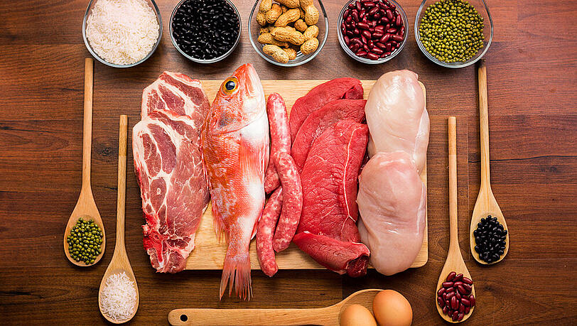 Bohnen, Erdnüsse, Fisch und mageres Fleisch sind hervorragende Proteinlieferanten