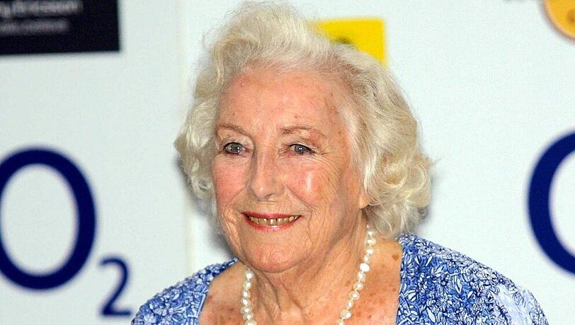 Sängerin Vera Lynn ist mit 103 Jahren gestorben. Sängerin Vera Lynn ist mit 103 Jahren gestorben.