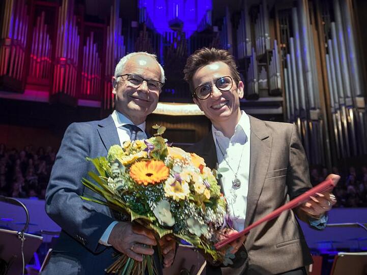 Masha Gessen und Heinrich Riethmüller, Vorsteher des Börsenvereins des Deutschen Buchhandels.