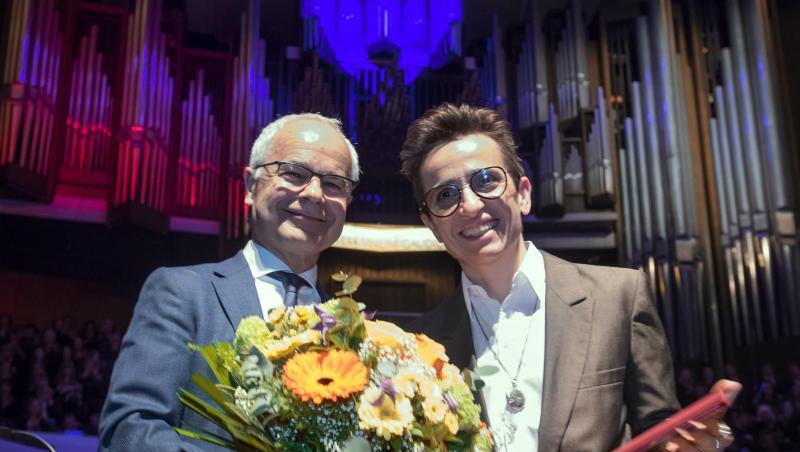 Masha Gessen und Heinrich Riethmüller, Vorsteher des Börsenvereins des Deutschen Buchhandels. Masha Gessen und Heinrich Riethmüller, Vorsteher des Börsenvereins des Deutschen Buchhandels.