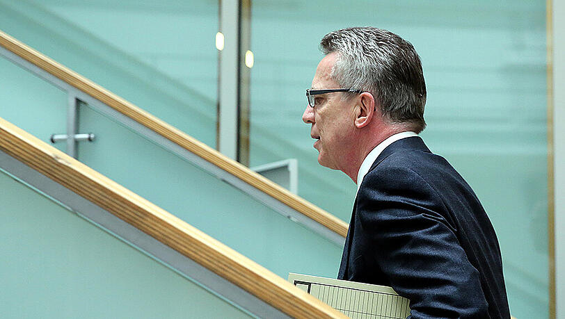Steht im Zentrum des Koalitionsstreits: Innenminister Thomas de Maiziere (CDU) Steht im Zentrum des Koalitionsstreits: Innenminister Thomas de Maiziere (CDU)
