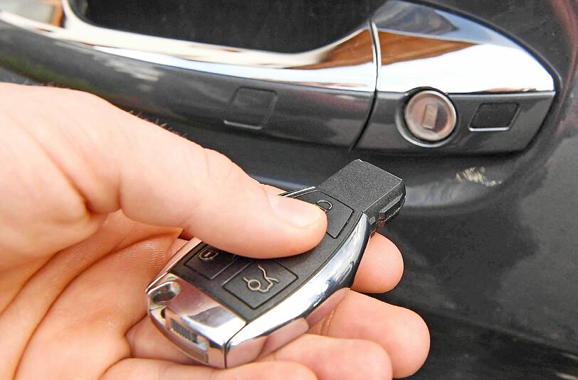 Keyless Go-Schlüssel eines Geländewagens: Weltweit könnten 100 Millionen Fahrzeuge von der Sicherheitslücke betroffen sein. Foto: Uli Deck