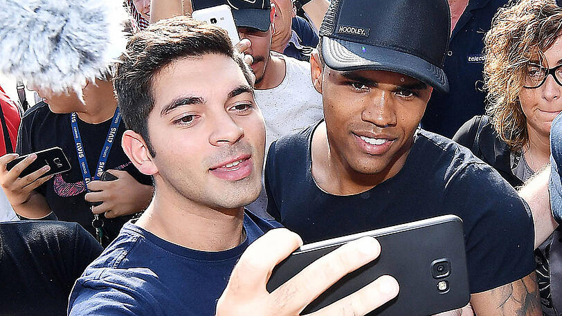 Douglas Costa wurde in Turin begeistert empfangen.