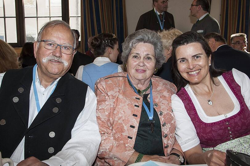 Wie steht es um seine Zukunft als Wiesn-Wirt? Wiggerl Hagn mit Ehefrau Christa und der gemeinsamen Tochter Steffi Spendler.