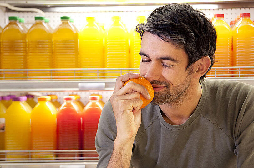 Lieber mal zu Obst anstatt zum Keks greifen. Mehrfachzucker und Vitamine sind die Energielieferanten.