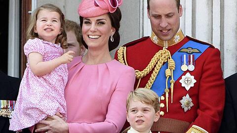 Die bezaubernde royale Kleinfamilie. Herzogin Kate strahlt mit Prinzessin Charlotte um die Wette.
