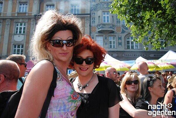 So schrill wird der CSD 2013 in der Münchner Innenstadt gefeiert. Noch mehr Partyfotos unter:  www.nachtagenten.de
