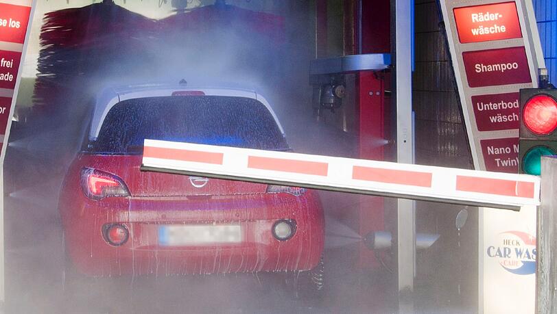 Zum perfekten Start in den Auto-Frühling gehört auch eine gründliche Wagenwäsche. Zum perfekten Start in den Auto-Frühling gehört auch eine gründliche Wagenwäsche.