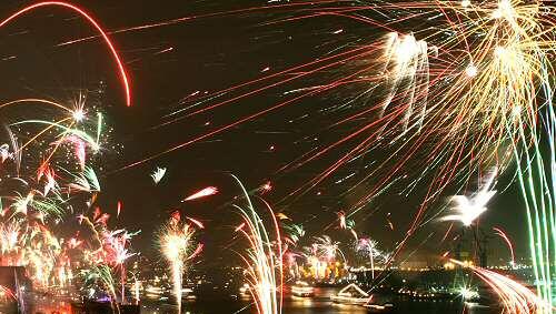 Schön anzuschauen, aber auch gefährlich: das Silvester-Feuerwerk. Schön anzuschauen, aber auch gefährlich: das Silvester-Feuerwerk.