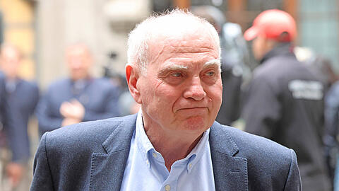Ehrenpräsident des FC Bayern: Uli Hoeneß. Ehrenpräsident des FC Bayern: Uli Hoeneß.