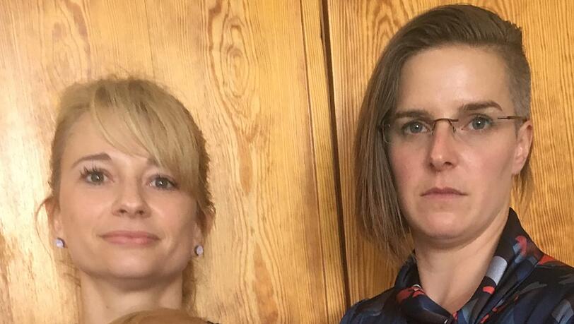 Von der Stadt im Stich gelassen: die arbeitenden Mütter Nadine Widmann mit Emil sowie Ina Roth (rechts). Von der Stadt im Stich gelassen: die arbeitenden Mütter Nadine Widmann mit Emil sowie Ina Roth (rechts).